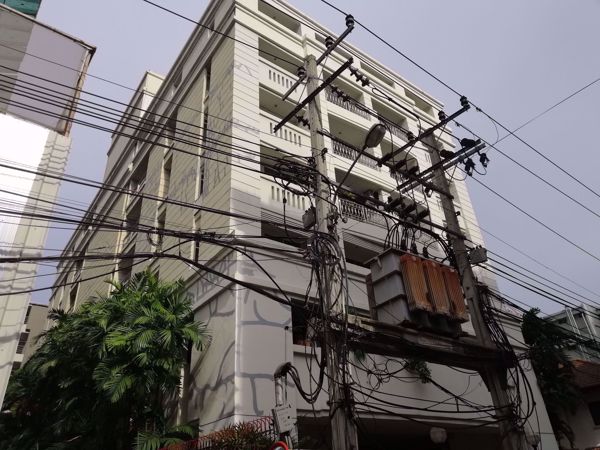 0018025_w_baan-thanon-sarasin_600.jpeg