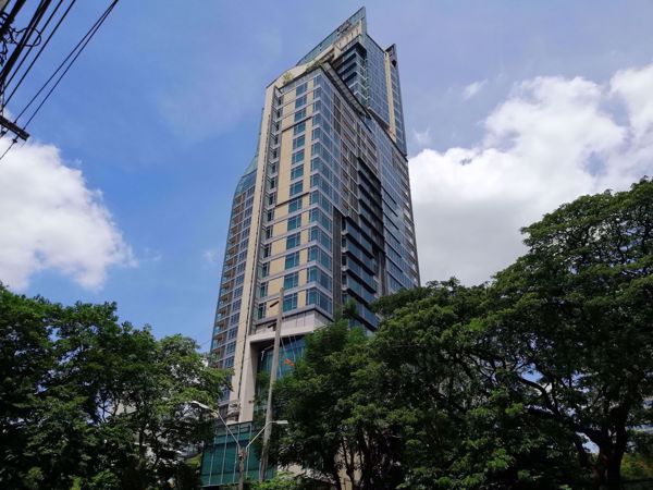 0020437_w_oriental-residence_600.jpeg